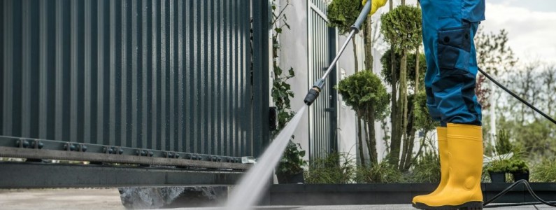 man washing the driveway qvpkg524h8adev0i21rgrdl1xyymrmqpscvn76t06w2